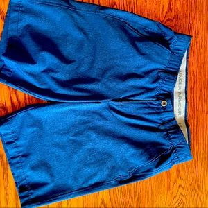 Under Armor Men’s heat gear shorts, like new excellent condition, size 32.